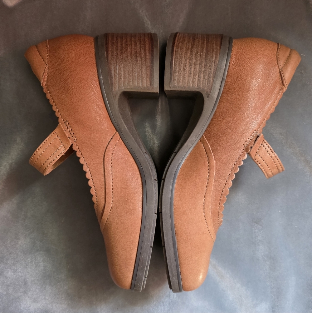 Jambu-The Vanessa Mary Jane in Light Brown - Picture 5 of 10